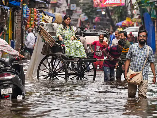 Delhi News : दिल्लीत पावसामुळे 24 तासांत 3 जणांचा मृत्यू