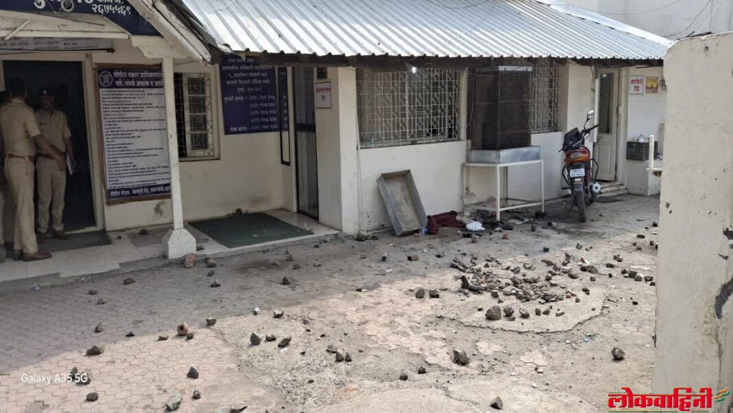 अमरावतीमध्ये पोलिस ठाण्यावर दगडफेक