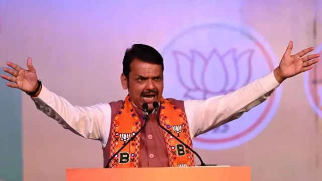 पत्र परिषदेत फडणवीसांनी दिला 'हा' शब्द