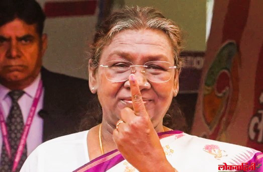 Delhi elections : राष्ट्रपतींसह मान्यवरांनी केले मतदान