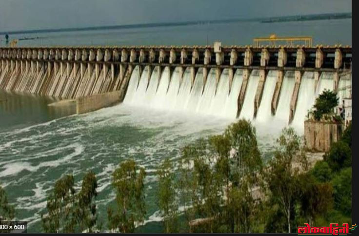 उजनीकाठी वाळू माफियांच्या 13 बोटी उद्ध्वस्त
