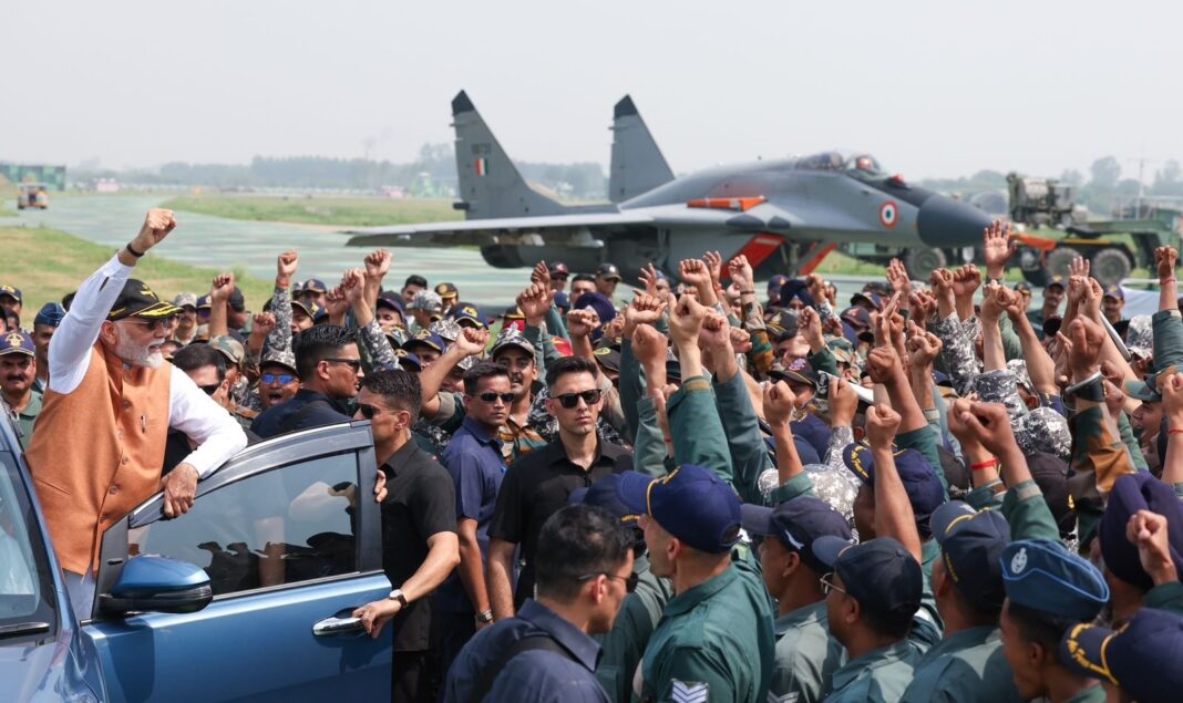 भारताची S-400 संरक्षण प्रणाली सुरक्षित: पीएम मोदींनी 'त्या' फोटोतून केली पाकिस्तानची पोलखोल