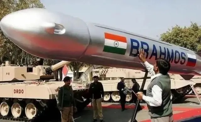 भारताने पाकिस्तानवर डागली होती 'इतकी' ब्रह्मोस क्षेपणास्त्रे!